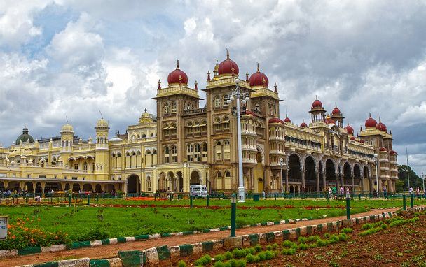 Bangalore to Mysore 1 day sightseeing tour package private cab
