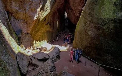 edakkal_caves_taxi