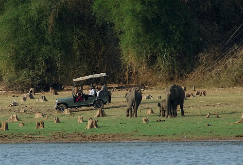 Mysore to Kabini 2 days luxury taxi package tour and safari